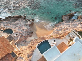 NEW Stunning Villa, full staff, gym and has its own Private Swimmable Beach
